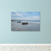 Fischerboot am Strand Leinwanddruck (Insitu (Holzboden))