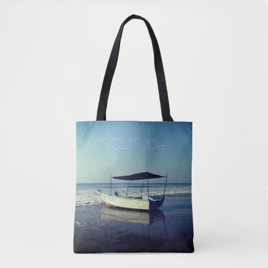 Fischerboot am Strand mit dem Text Tasche (Vorderseite)