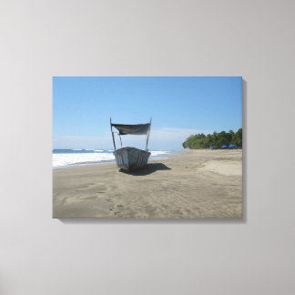 Fischerboot am Strand von Costa Rica Leinwanddruck