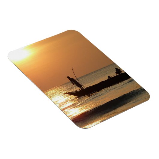 Fischerboot bei Sonnenuntergang Magnet (Rechte Seite)