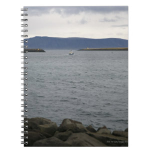 Fischerboot, das Hafen, Reykjavik, Island verläss Notizblock