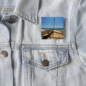 Fischerboot festgemacht auf Strand Button (Beispiel)
