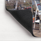 Fischerboot im Hafen von Honfleur in Frankreich Mousepad (Ecke)