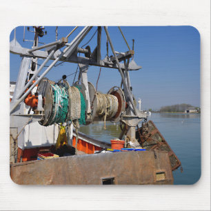Fischerboot im Hafen von Honfleur in Frankreich Mousepad