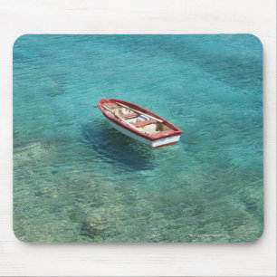 Fischerboot im klaren, bunten Wasser, Mani Mousepad