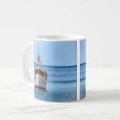 Fischerboot in Calm Ocean Coffee Tasse (Vorderseite Links)
