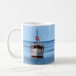 Fischerboot in Calm Ocean Coffee Tasse