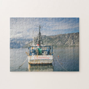 Fischerboot in der malerischen Bucht Puzzle