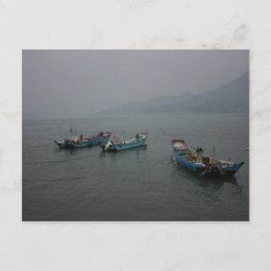 Fischerboote bei Dämmerung auf der Donau Postkarte