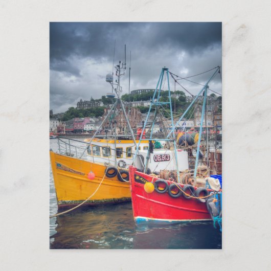 Fischerboote im Hafen von Oban Postkarte (Vorderseite)