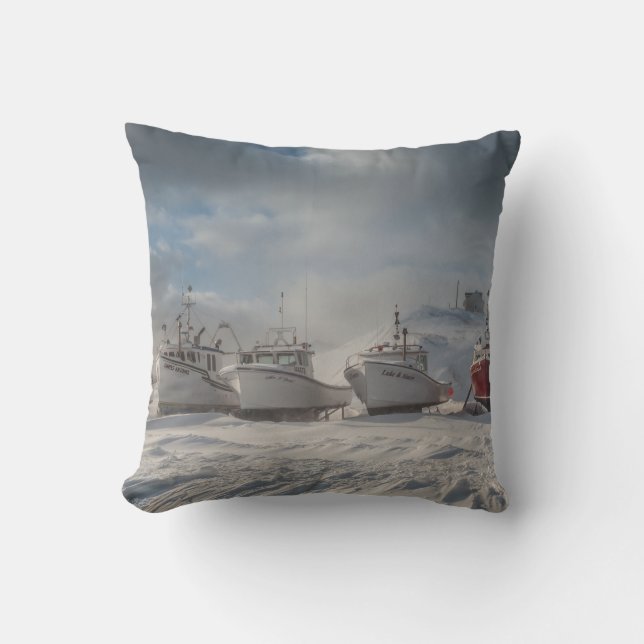 Fischerboote im Schnee Kissen (Vorderseite)
