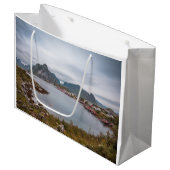 Fischerdorf Lofoten Große Geschenktüte (Vorderseite Schrägansicht)