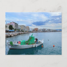 Fischereifahrzeug im Hafen Korinth Griechenland