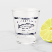 Fischereikabine Familienname Minimal Navy Rustikal Schnapsglas (Vorderseite)