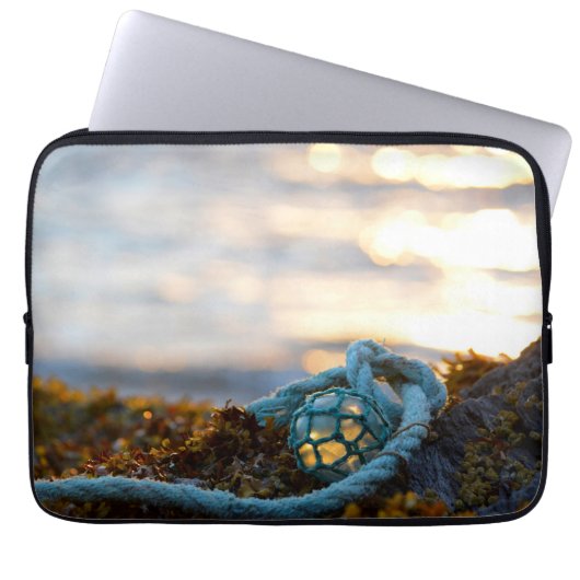 Fischfloß und -rasen Landschaftlich Laptopschutzhülle (Vorderseite)