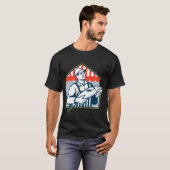 Fischhändler hält Retro-Fisch T-Shirt (Vorne ganz)