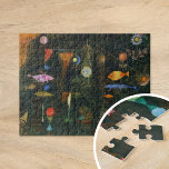 Fischmagie | Paul Klee Puzzle<br><div class="desc">Fish Magic (1925) von Paul Klee ist ein faszinierendes abstraktes Bild, das farbenfrohe, traumhafte Formen mit einem dunklen, geheimnisvollen Hintergrund verbindet. Das Stück besticht durch stilisierte Fische und andere Bio Formen, die in einem schattigen Raum zu schweben scheinen und so ein Gefühl von Bewegung und Fluidität schaffen. Klees Verwendung lebendiger,...</div>