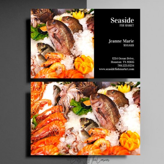 Fischmarkt im schwarzen Hintergrund Visitenkarte