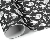 Fischmotiv: Schwarz-weißes Muster. Geschenkpapier (Rolleneckpunkt)