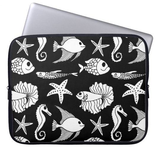 Fischmotiv: Schwarz-weißes Muster. Laptopschutzhülle (Vorderseite)