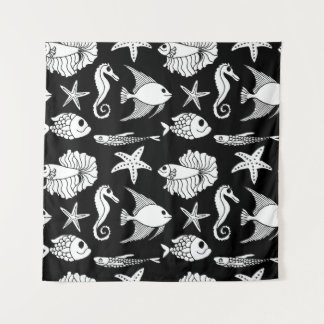 Fischmotiv: Schwarz-weißes Muster. Wandteppich