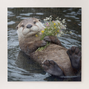 Fischotter schwimmt mit Wildblumenstrauß Puzzle