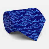 Fischschule - Baby Blue on Deep Navy Krawatte (Gerollt)