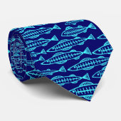 Fischschule - Eisblau auf Deep Navy Krawatte (Gerollt)