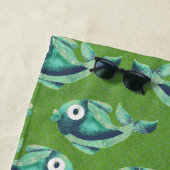 Fischschule für grünes Strandtuch (Beispiel)