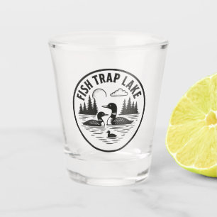 Fish Trap Lake Loon und Pine Tree Design Schnapsglas