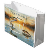 Fishing 60th Birthday  Große Geschenktüte (Vorderseite Schrägansicht)