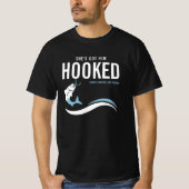 Fishing Bachelor Party Funny She's Got Him Hooked T-Shirt (Vorderseite)