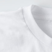 Fishing Buddy – Labrador Retriever Edition T-Shirt (Detail - Hals/Nacken (in Weiß))