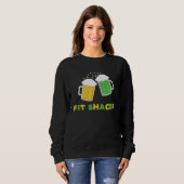 Fit Schaced  St Patrick s Day Drunk Drinks Bar Cra Sweatshirt (Vorne ganz)