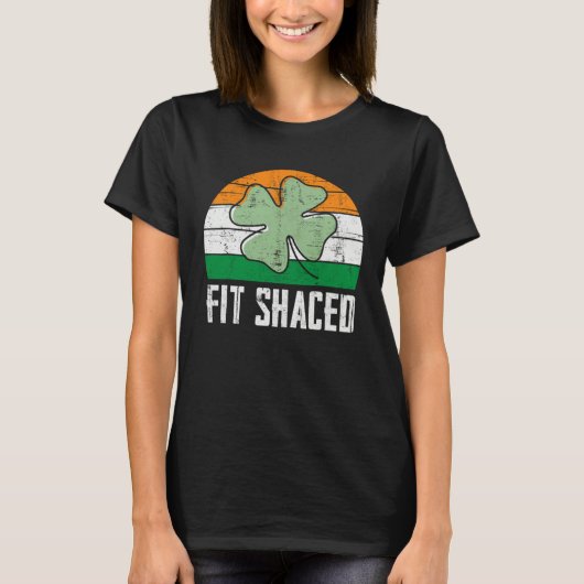 Fit Shaced Irish Drinking  Drunk St Patrick s Day  T-Shirt (Vorderseite)