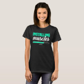 Fitness Meme Installing Muscles Please Wait Bodybu T-Shirt (Vorne ganz)