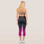 Fitness Schwarzer und Lila Individuelle Name Capri Leggings (Rückseite)