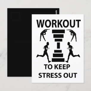 Fitness-Übung im Fitnessstudio Postkarte
