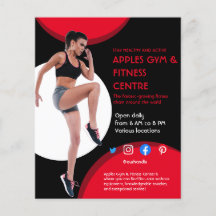 Fitnessraum mit schwarzem und rotem Foto - Trainer