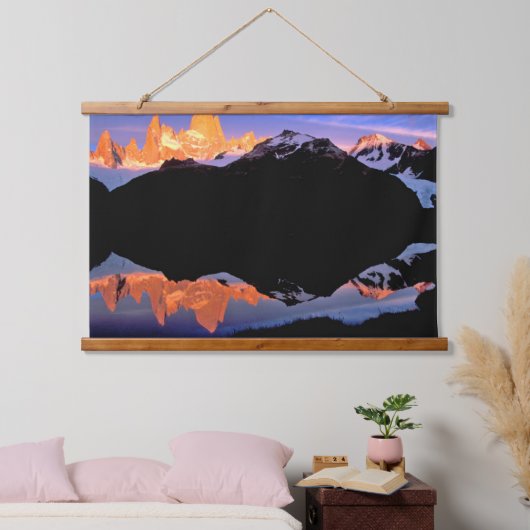 Fitz Roy Group spiegelt sich in Gletscherseen wide Wandteppich Mit Holzrahmen (Schlafzimmer)