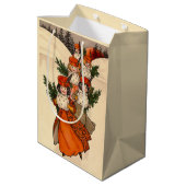 Five Girls With Furry Muffs - Florence Hardy Mittlere Geschenktüte (Rückseite Schrägansicht)