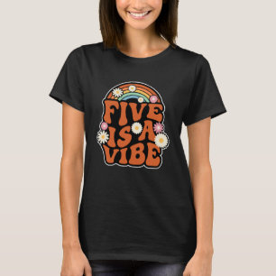 Five ist ein Niedlicher Retro-Regenbogen der 70er T-Shirt