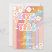 FIVE ist ein Vibe Daisy Rainbow Groovy 5. Geburtst Einladung (Vorderseite)