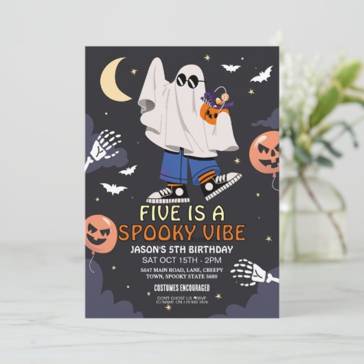 Five ist ein Vibe Ghosts Bats Halloween-Kostüm Einladung (Stehend Vorderseite)