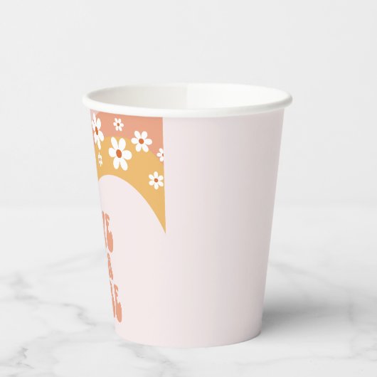 Five ist ein Vibe Groovy Retro Daisy Boho Rainbow Pappbecher (Links)