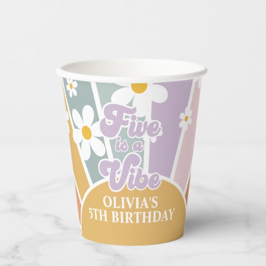 Five ist ein Vibe Retro Rainbow Pappbecher (Vorderseite)