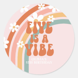 Five ist ein Vibe Retro Regenbogen 5. Geburtstag Runder Aufkleber