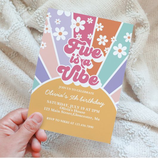 Five ist ein Vibe Retro Sunshine Rainbow Daisy Inv Einladung