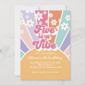 Five ist ein Vibe Retro Sunshine Rainbow Daisy Inv Einladung (Vorderseite)