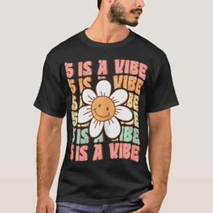 Five ist eine Niedliche Groovy 5th Birthday Party  T-Shirt